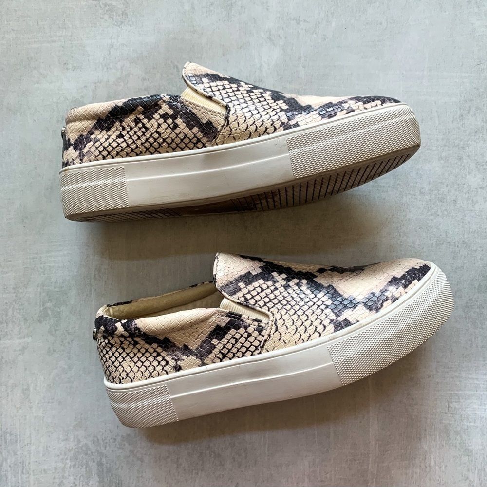 Steve Madden Gills Beige Snake Platform Slip on Sneakers